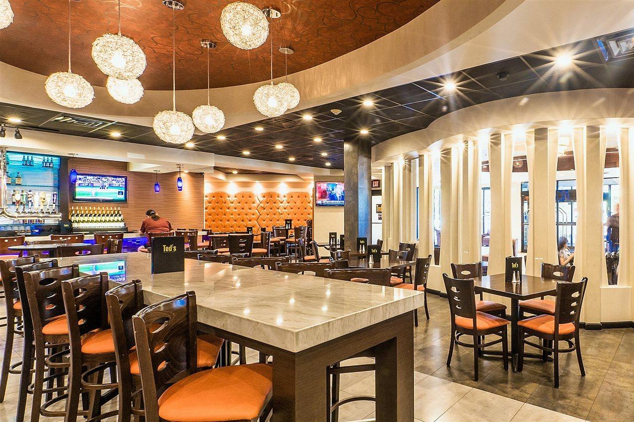 Holiday Inn Newark International Airport Exterior photo